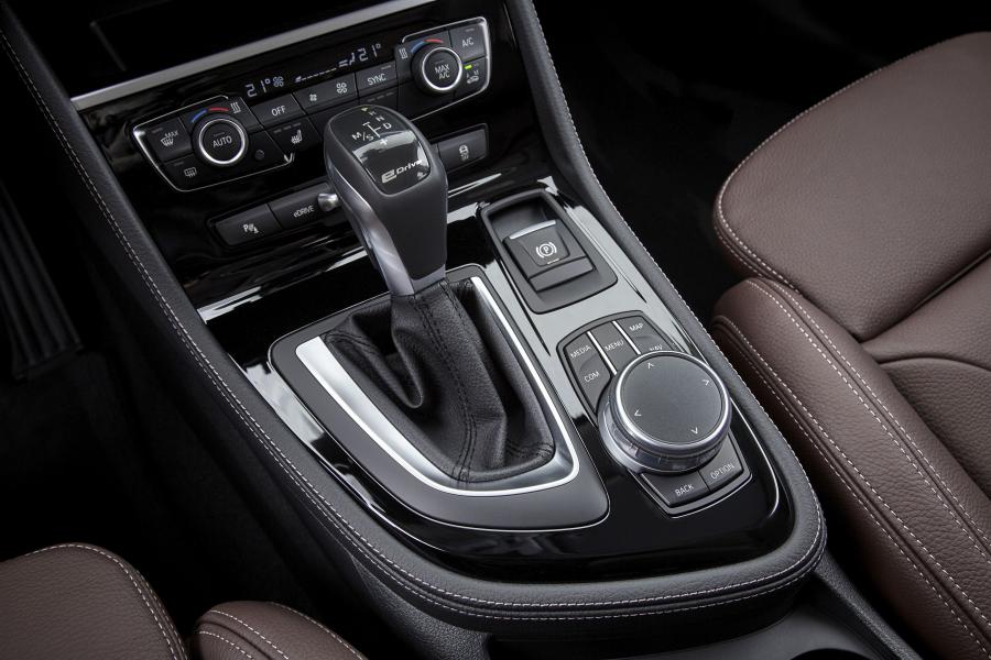 Детали интерьера BMW 225xe Active Tourer iPerformance (F45) 2018 года  (WW) (фото 20 из 71)